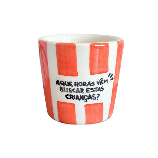 A que horas vêm buscar estas crianças?
